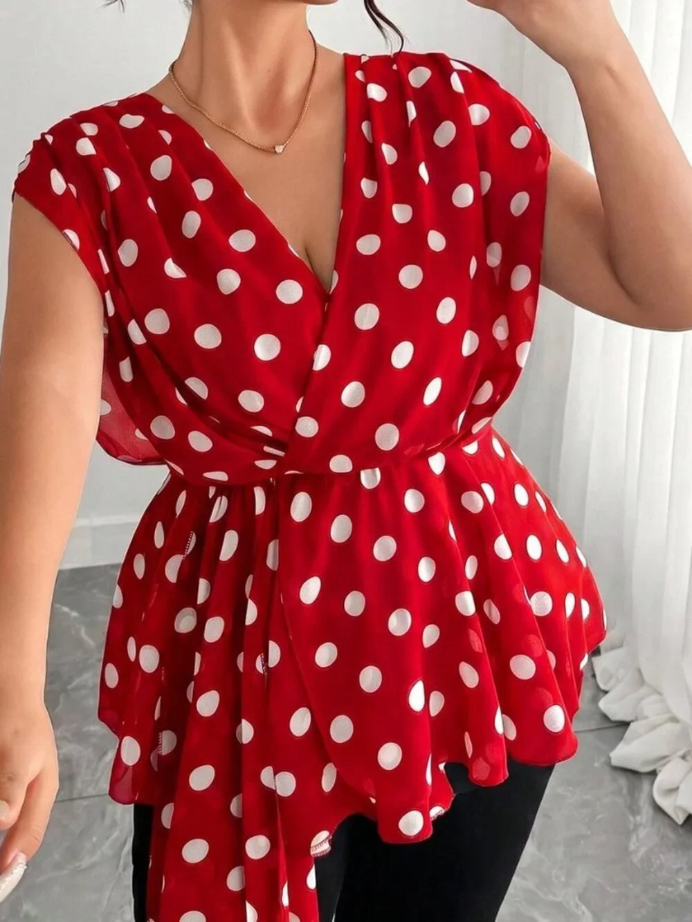 Red Casual Women's Polka Dot Print V-Neck Batwing Sleeve Blouse